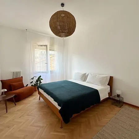 Brique Apartment *